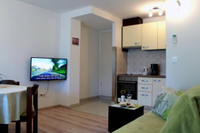 Гостиница Apartment Ljubica Kaštel Gomilica  Каштел Камбеловац